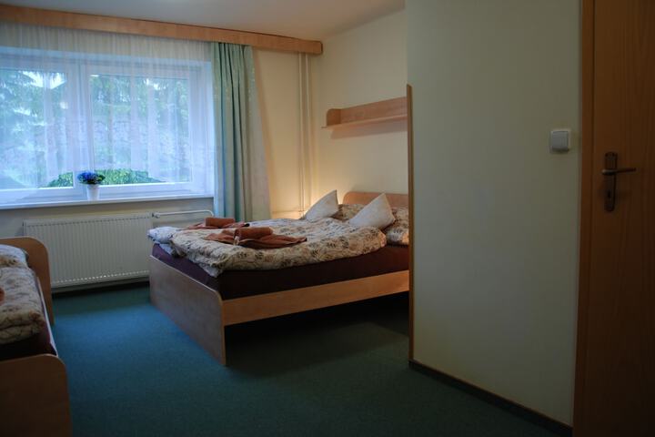 Room 9 of 33