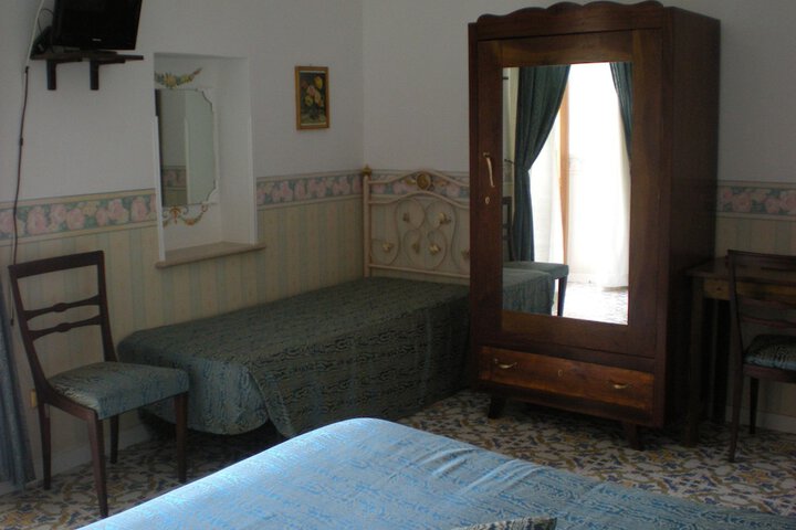 Room 17 of 39