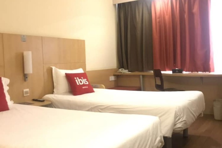 Room 12 of 38