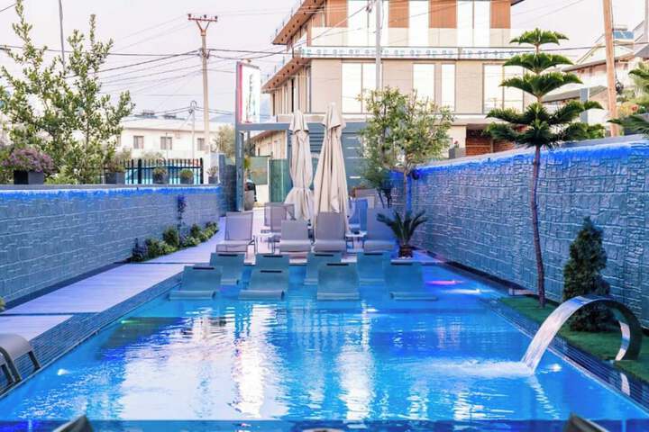 Pool 212 of 265