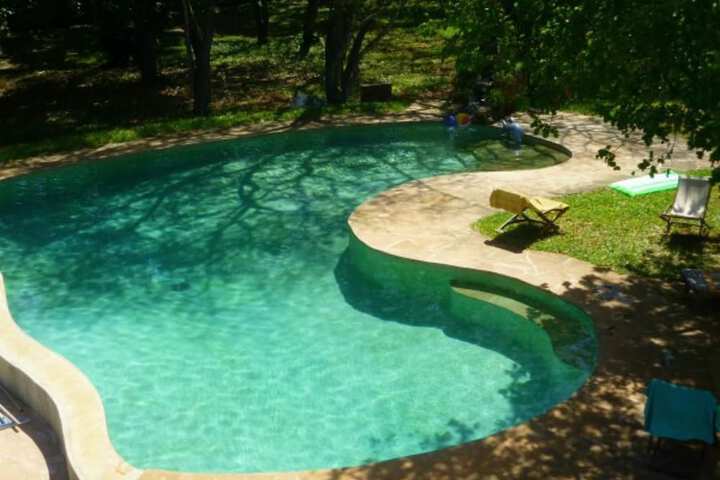 Pool 10 of 18