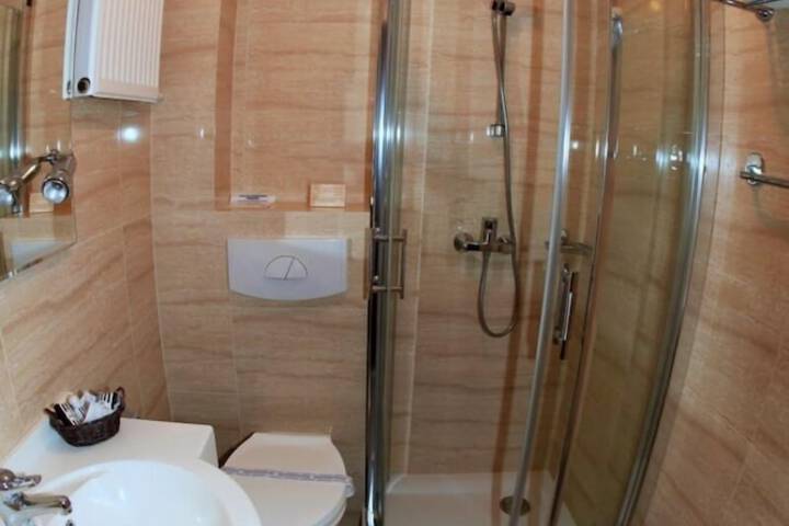 Room 14 of 27