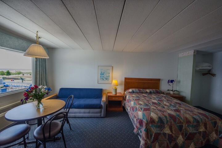 Room 6 of 25