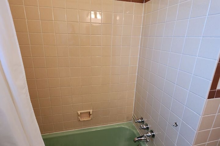 Room 19 of 28