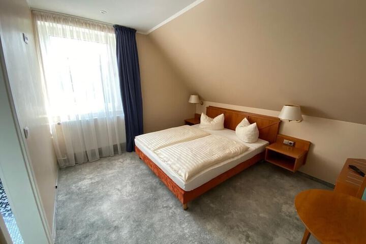 Room 5 of 14