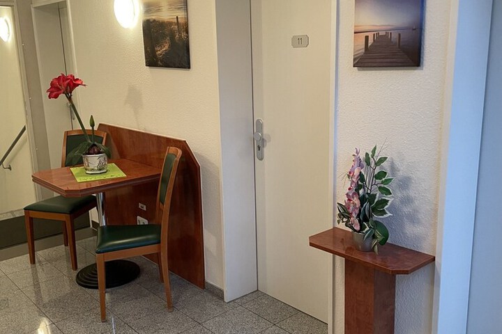 Room 15 of 18