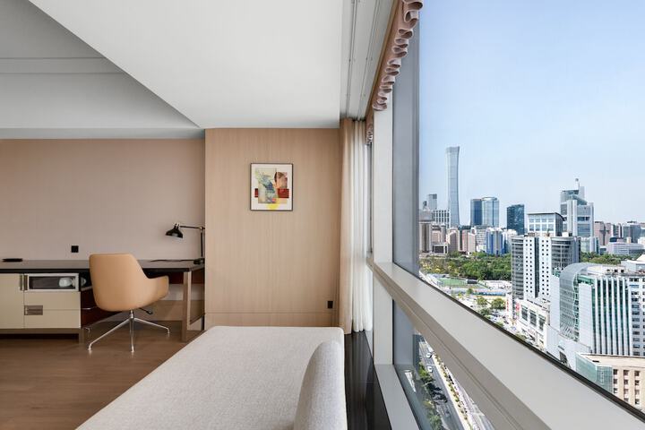 Room 47 of 102
