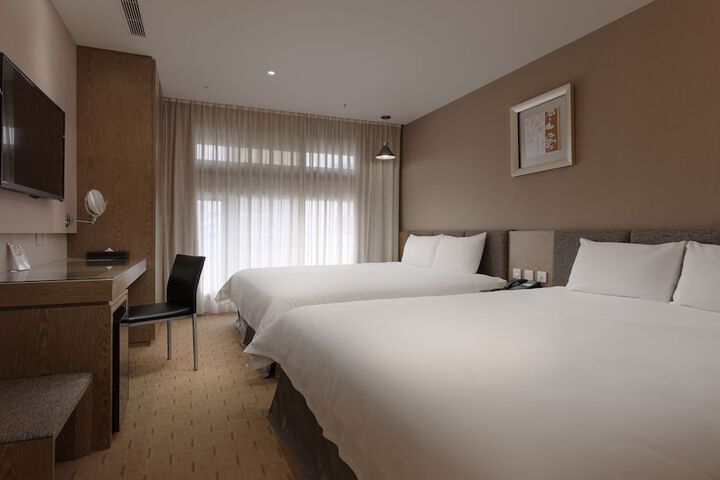 Room 2 of 36