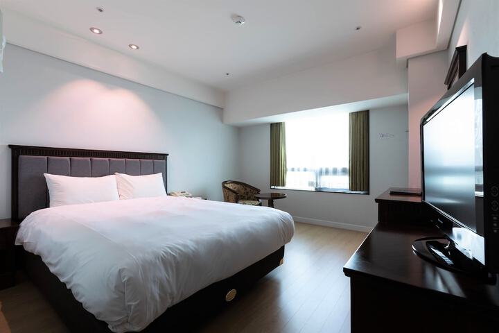 Room 9 of 48