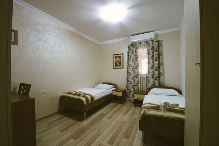 Room 19 of 103