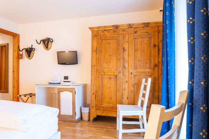 Room 14 of 48