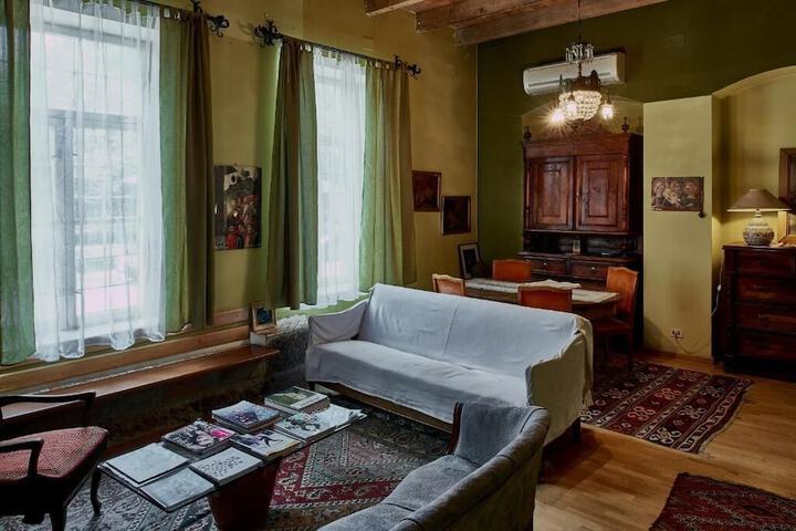 Room 7 of 18