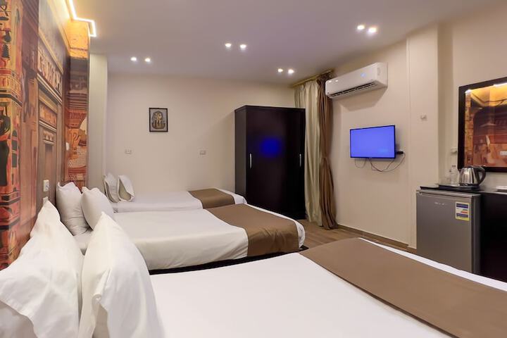 Room 104 of 284