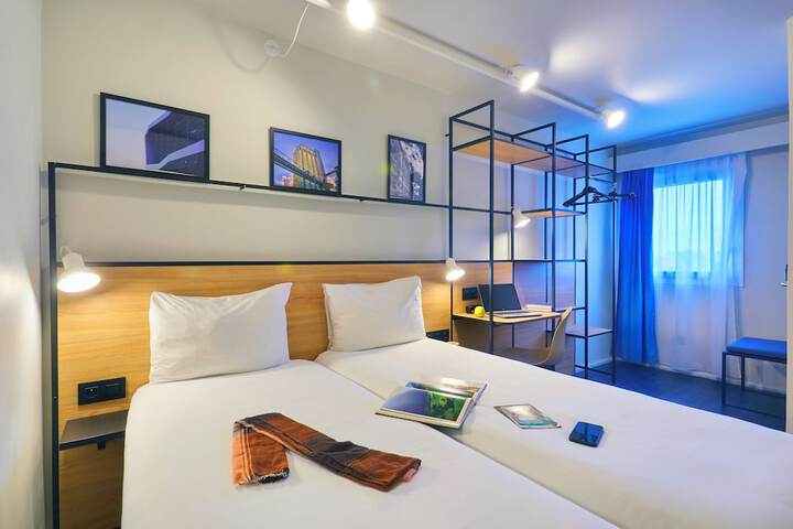Room 5 of 49