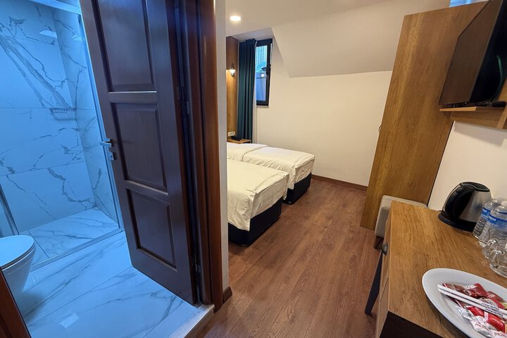 Room 16 of 19