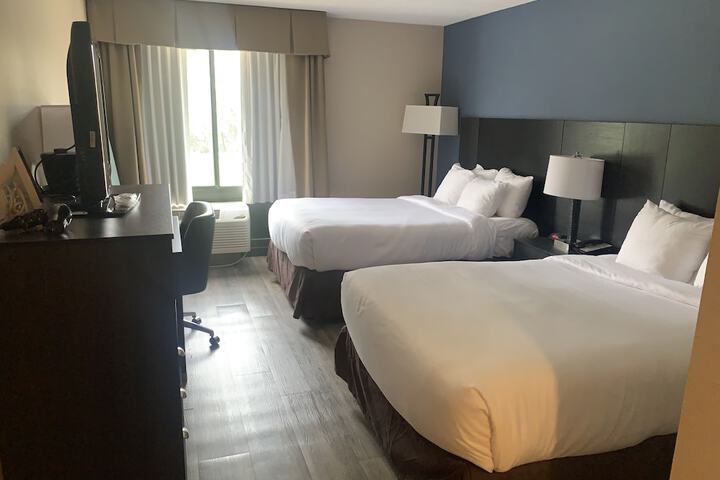 2 Double Beds (13 of 17)