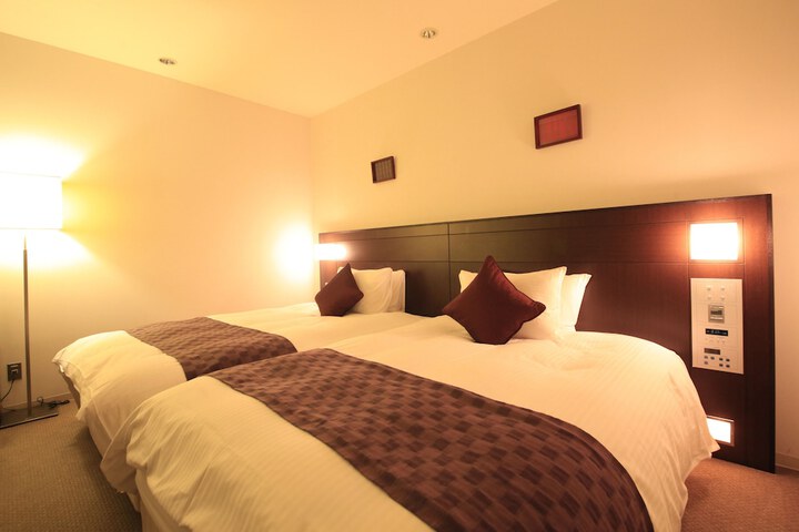 Room 13 of 36