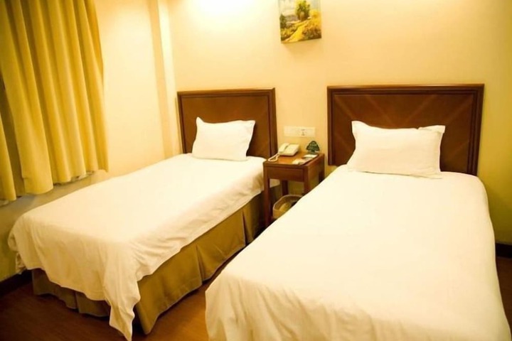 Room 6 of 20