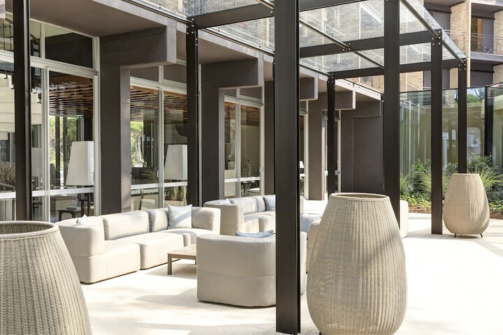 Lounge 106 of 141