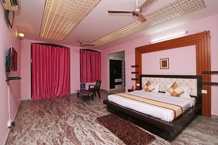 Room 8 of 17