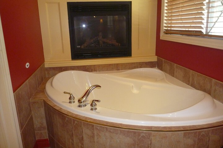 Hot Tub 12 of 23