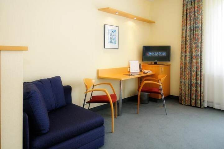 Room 18 of 42