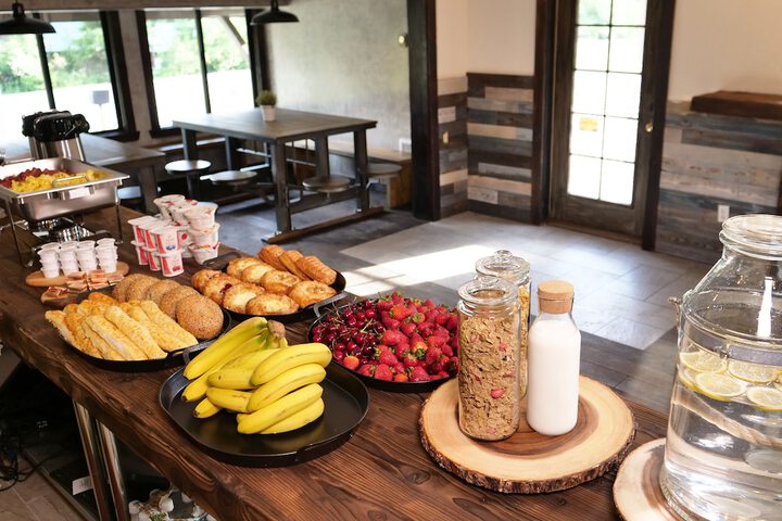 Breakfast/Coffee Service 72 of 90
