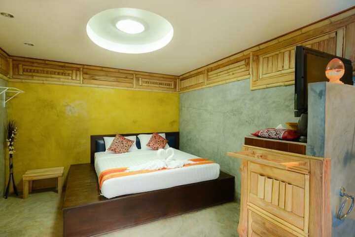 Room 4 of 90