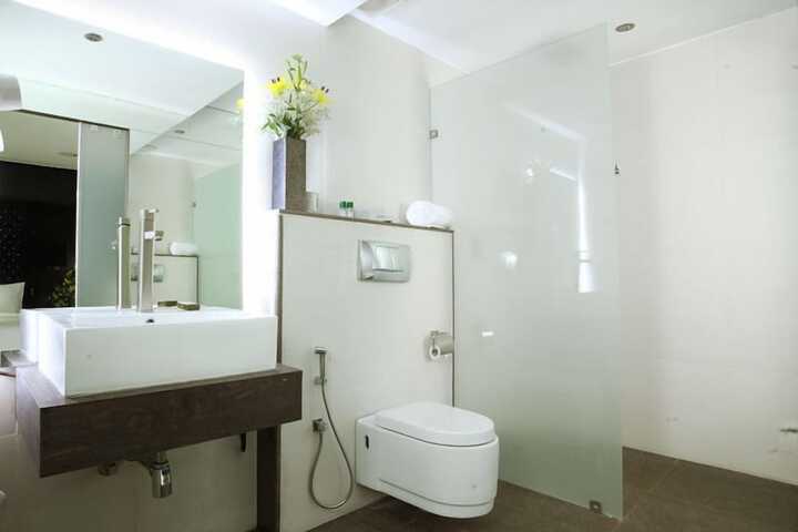 Room 16 of 28