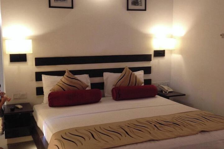 Room 4 of 28