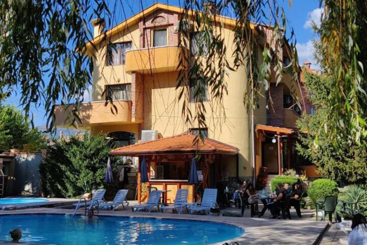 Family Hotel Iv