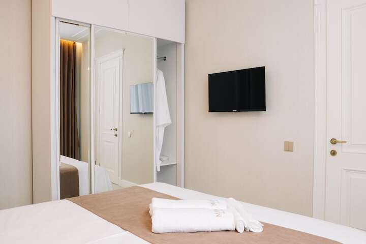 Room 6 of 38