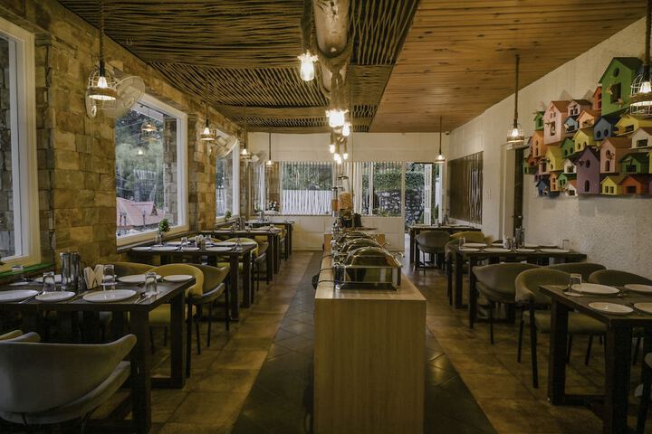 Dining 40 of 63