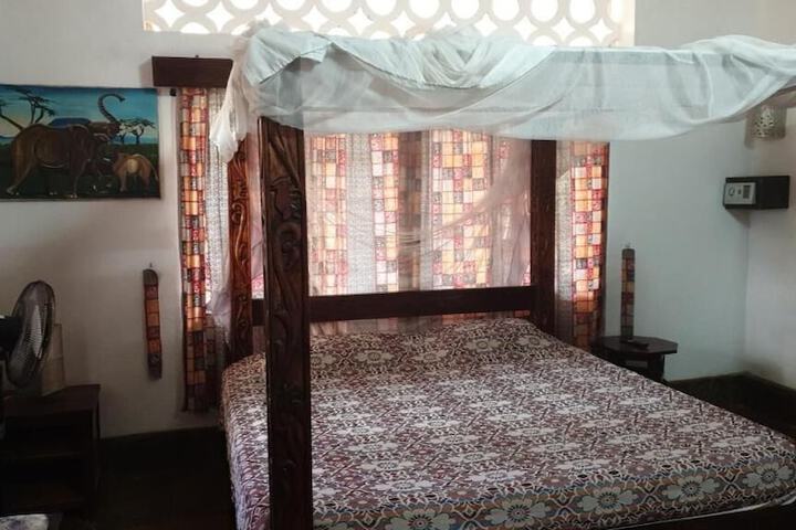 Room 14 of 66