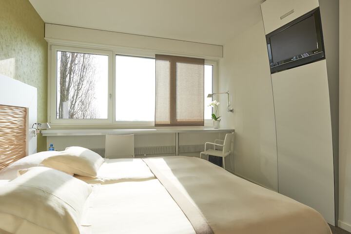 Room 7 of 34