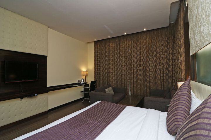 Room 4 of 10