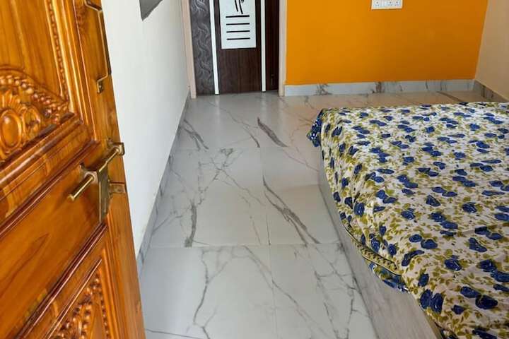 Room 4 of 28