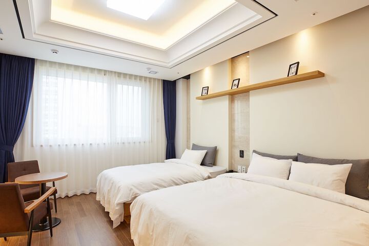 Room 17 of 40