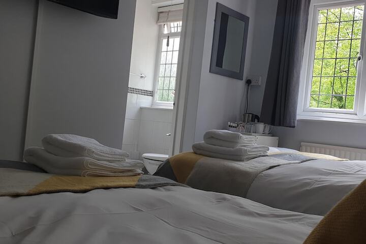 Room 5 of 28