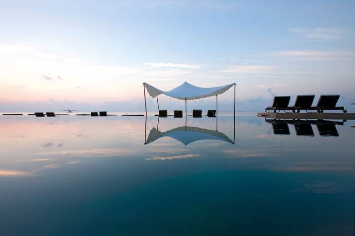 Hotel Pool
