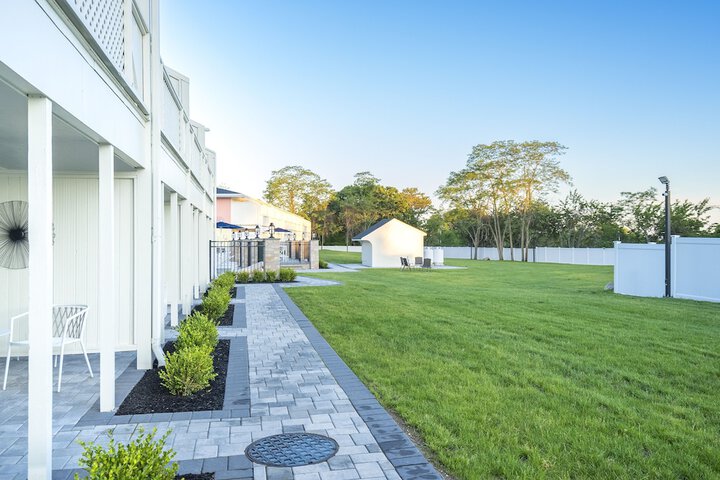 Hotel Exterior 45 of 47