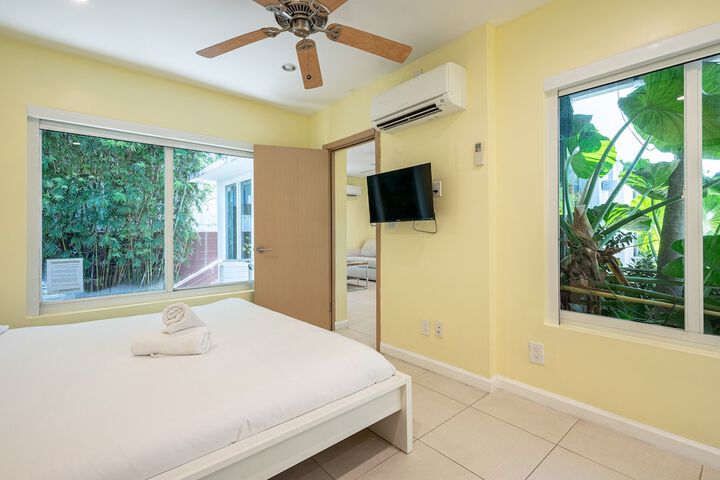 Room 3 of 76