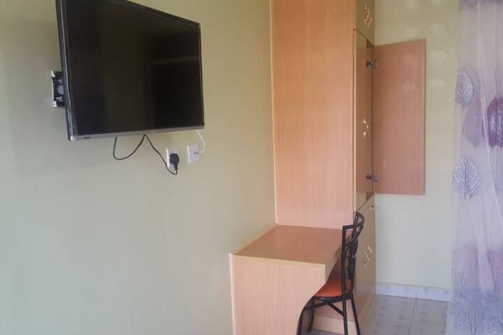 Room 7 of 18