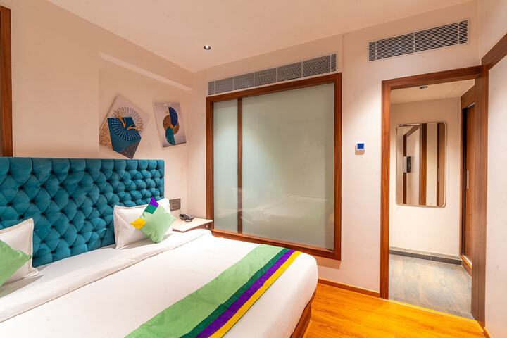Room 11 of 60