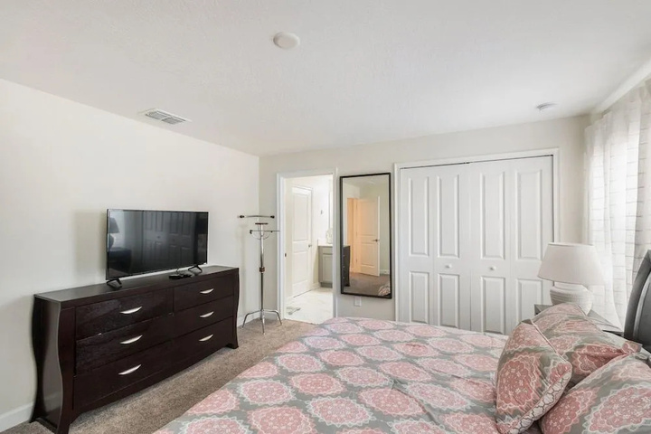 Room 6 of 27