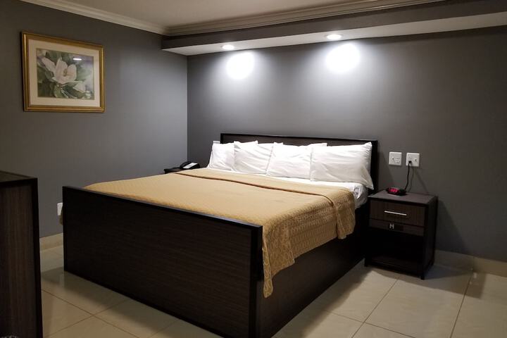 Room 6 of 16