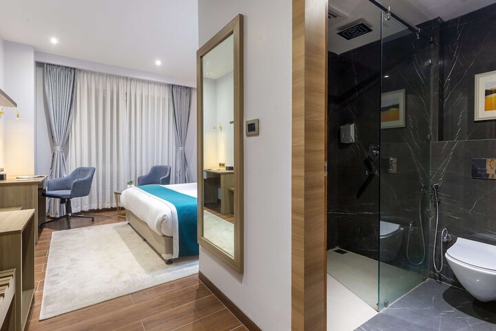 Room 15 of 46