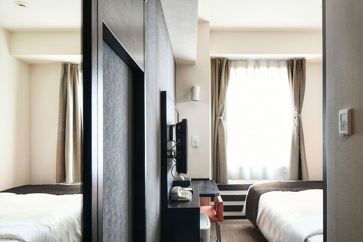 Room 16 of 54