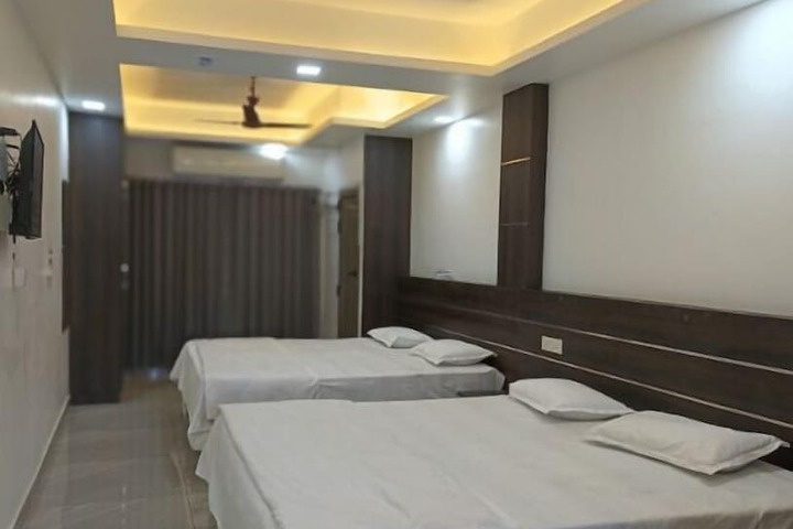 Room 3 of 10