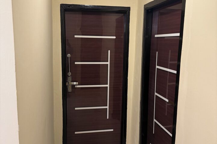 Room 8 of 11